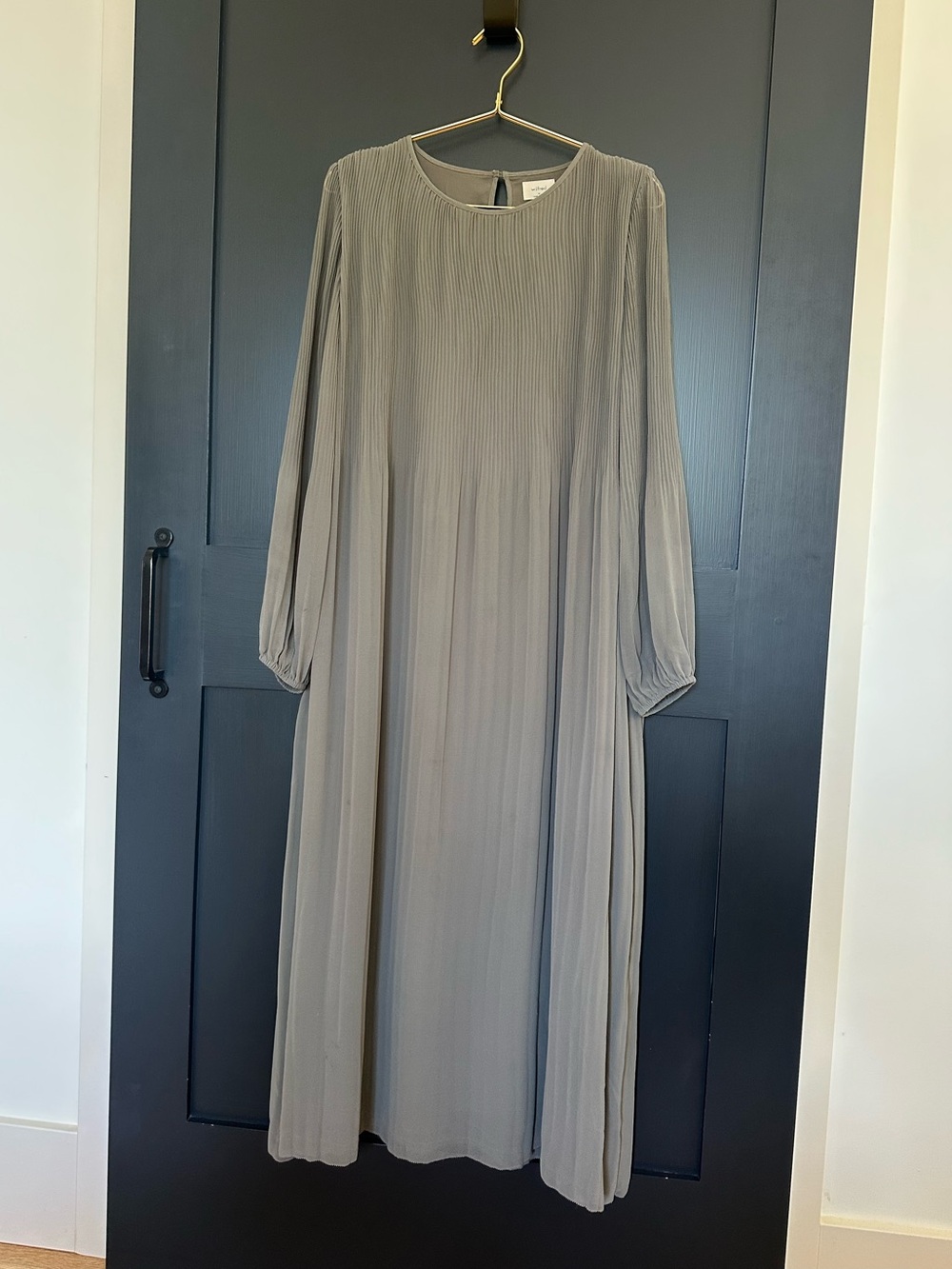Aritzia Wilfred Daydreamer midi dress in sage green / size Medium